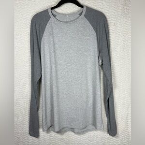 lululemon Gray Raglan Long Sleeve Tee. So light and comfortable 🙌😎